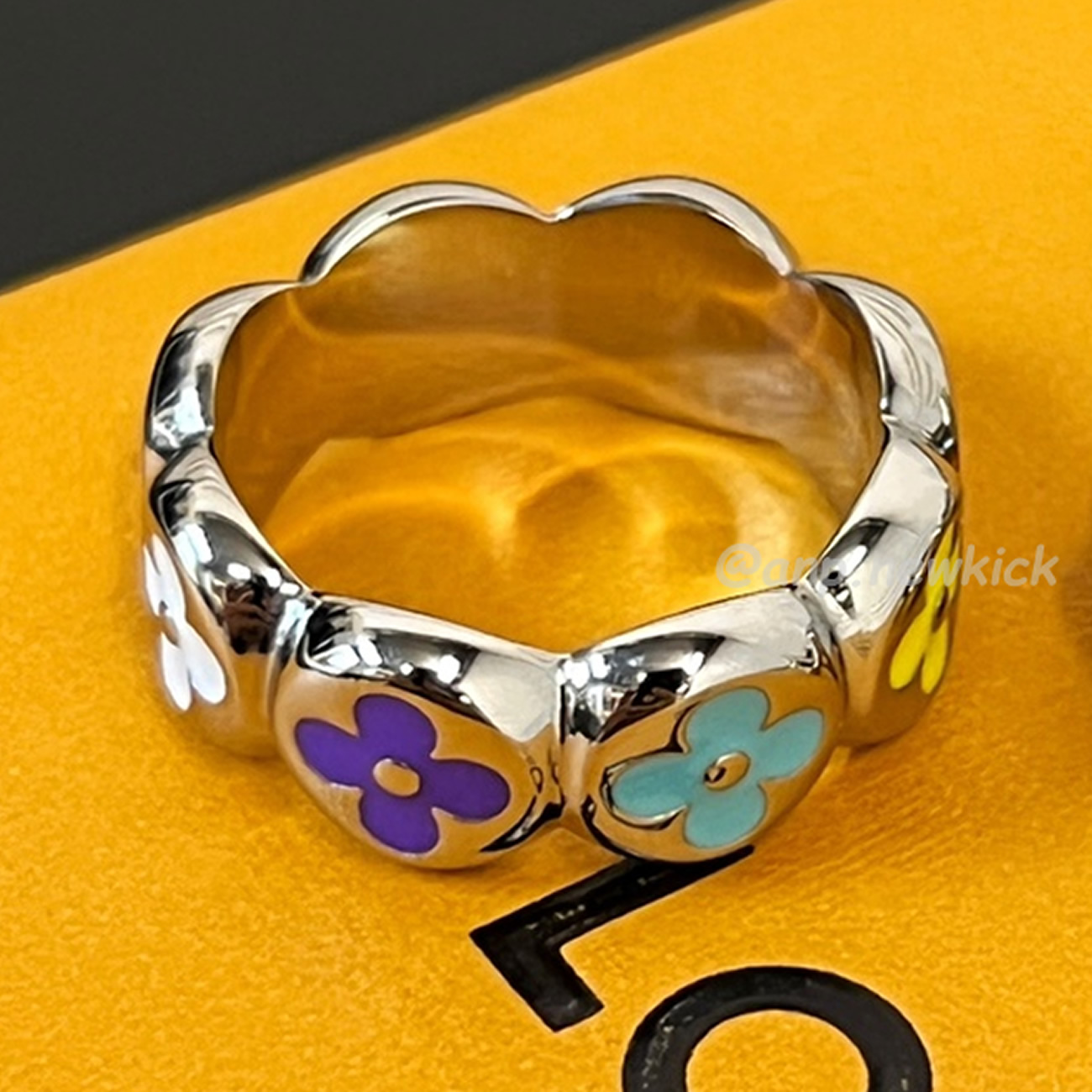 Louis Vuitton Mng Party Set Of 2 Rings Multicolored (9) - www.newkick.vip